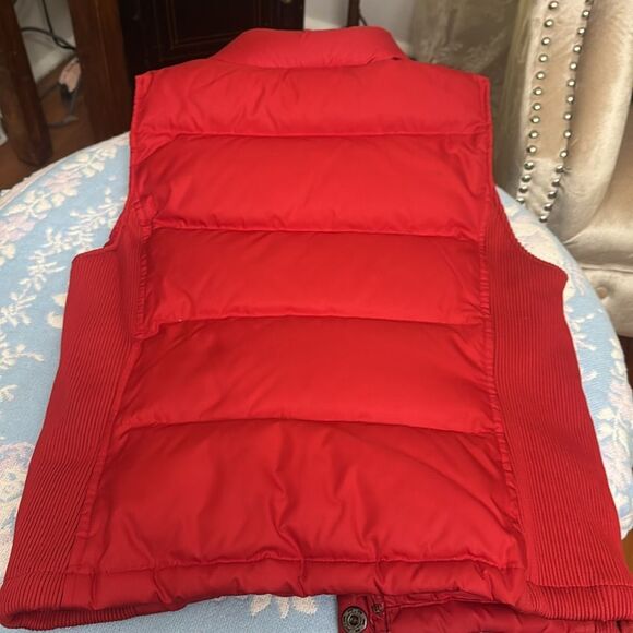 GAP Sz M Red Puffer Featherdown Vest w/Ribbed Side-Stretch Panels - Picture 7 of 7